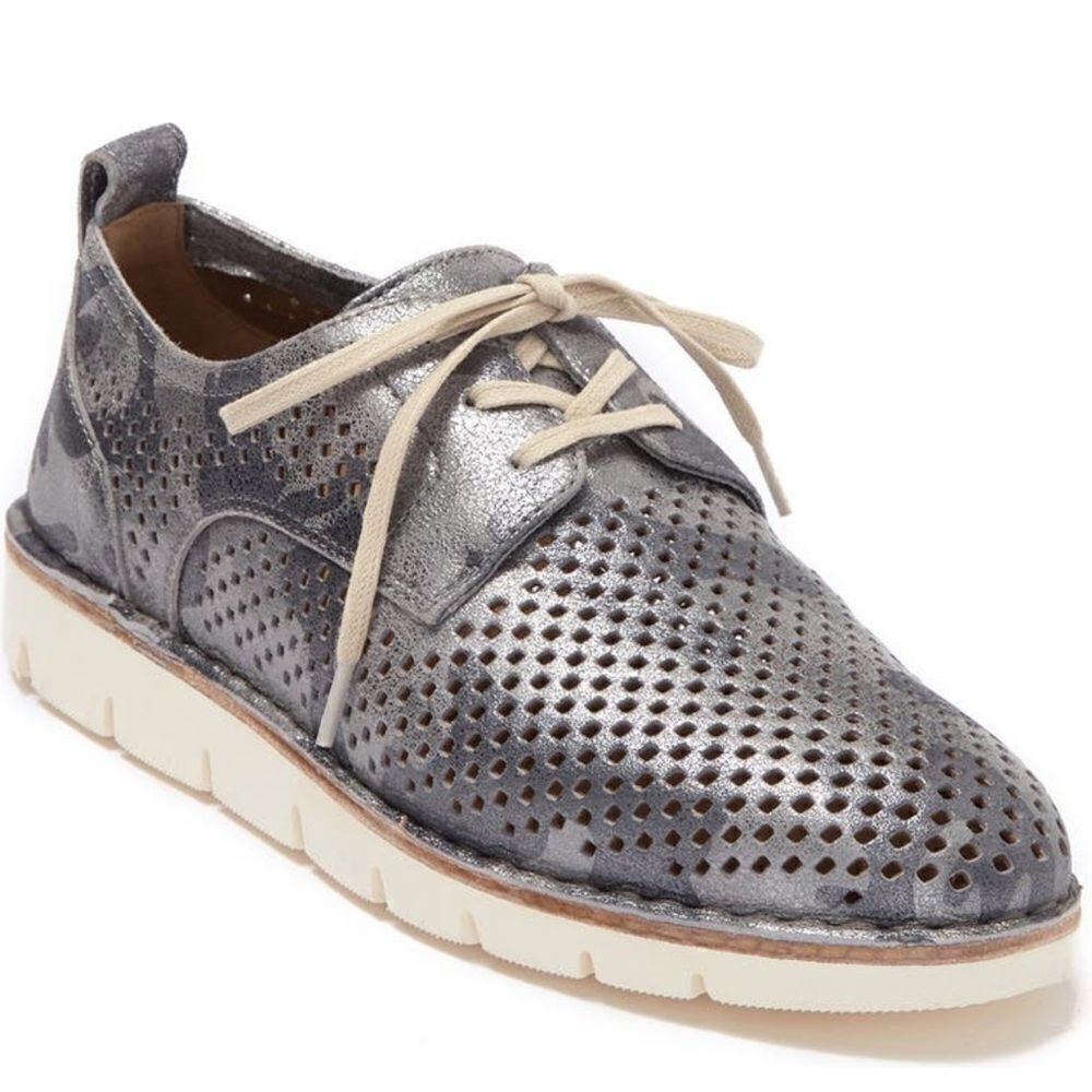 TRASK Lena metallic camouflage perforated boat athletic shoes 7M sneakers